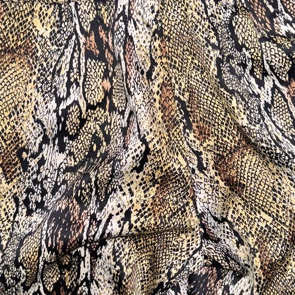 NWOT LAHIVE Stylish Snake Print Women's capri pants with synch on the side SZ XS - Picture 4 of 5